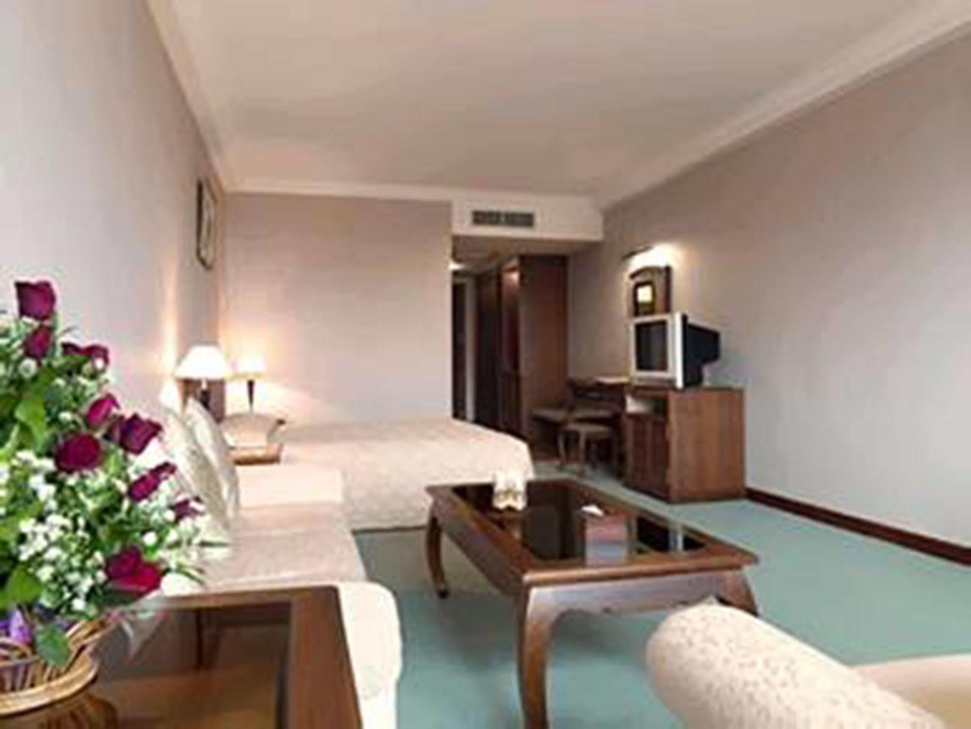 Angkor Howard Hotel Siem Reap Buitenkant foto