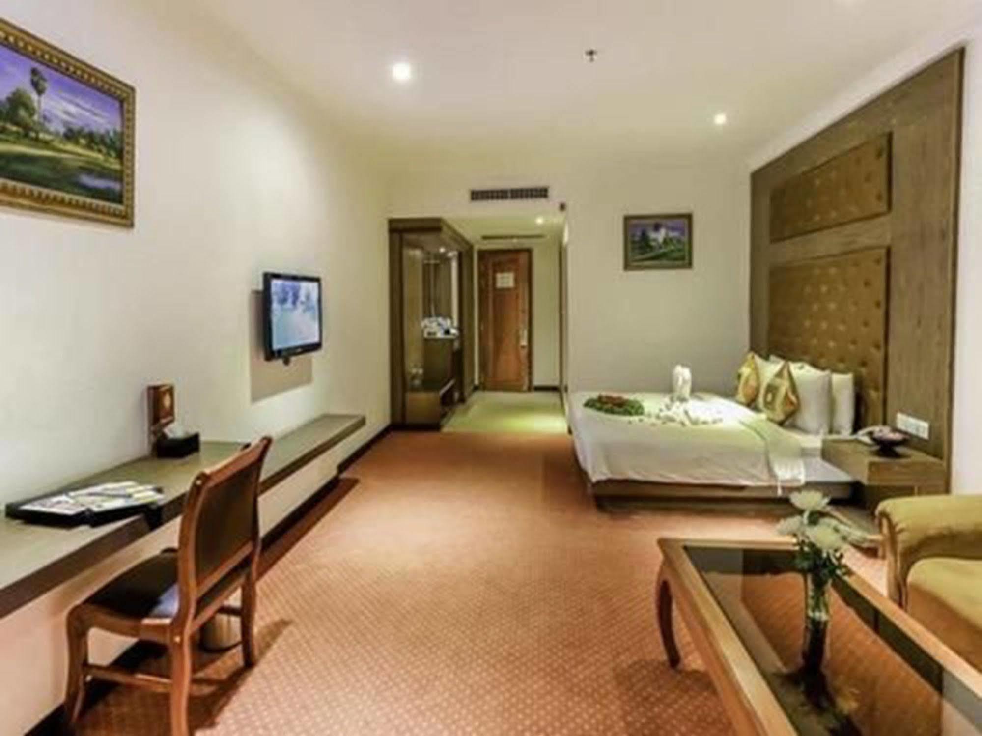 Angkor Howard Hotel Siem Reap Buitenkant foto